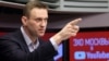 Трансляцию программы "Навальный LIVE" сорвали полицейские