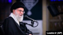 Lideri suprem i Iranit, Ayatollah Ruhollah Khomeini.
