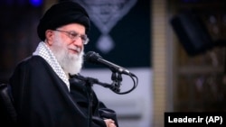 علی خامنه‌ای می‌گوید جمهوری اسلامی «بی‌رحم و خون‌ریز نبوده» و «مرتکب افراط» نشده است