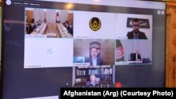ولسمشر غني د فورڅیکو میتل ګروپ د کمپنۍ مشر اندریو فوریست سره د خبرو پرمهال.