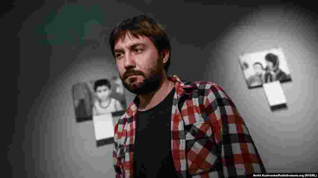 Автор фотовиставки, журналіст Радио Свобода Антон Наумлюк