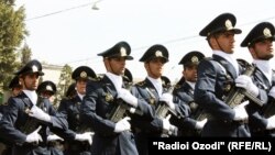 Около 150 военнослужащих иранской армии приняли участие в военном параде в Душанбе в честь 20-ой годовщины государственной независимости Таджикистана, 9 сентября 2011 года.