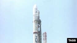 США. Лонг-Бич. Космический аппарат "Панамсат-9" массой 3,7 тонны был выведен на орбиту ракетой-носителем "Зенит-3 SL", запущенным 29 июля с мобильного ракетно-космического комплекса "Морской старт"