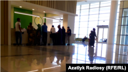 Из Туркменистана поступают сообщения, что система здравоохранения перегружена, хотя официально пандемии в стране нет.