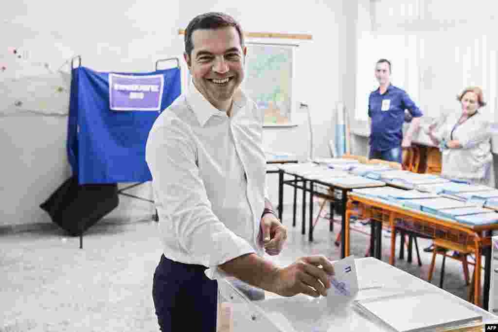 ГРЦИЈА - Грчкиот премиер Алексис Ципрас потврди дека предвремените парламентарни избори ќе бидат одржани на 7 јули по поразот на неговата левичарска партија Сириза на локалните и на изборите за Европскиот парлмент.