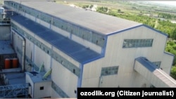 Здание сахарного завода «Хоразм Шакар» в Хазараспском районе Хорезмской области Узбекистана.