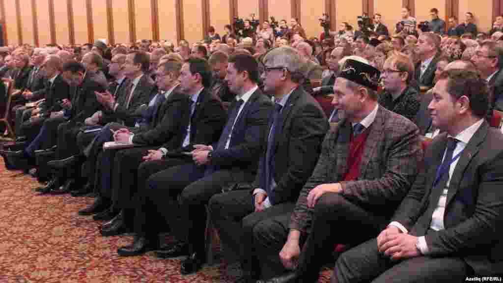 &quot;Татарстанның эшлекле партнерлары&quot; форумының пленар утырышында делегатлар һәм республика түрәләре