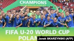 Юнацька збірна України радіє перемозі на чемпіонаті світу з футболу. Лодзь (Польща), 15 червня 2019 року