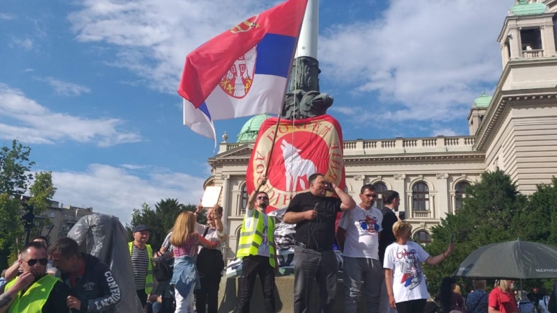 Desničarski protest ispred Skupštine Srbije