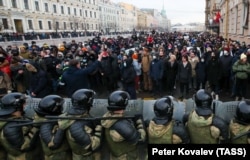 Riot police officers confront pro-Navalny protesters in St Petersburg on January 31.