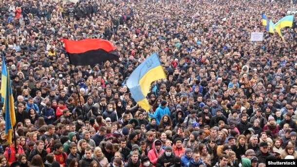 Мітинг проти агресії Росії і за європейську інтеграцію. Івано-Франківськ, 25 лютого 2014 року