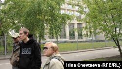 Люди у здания Мосгорсуда требуют отпустить из-под ареста участниц группы Pussy Riot