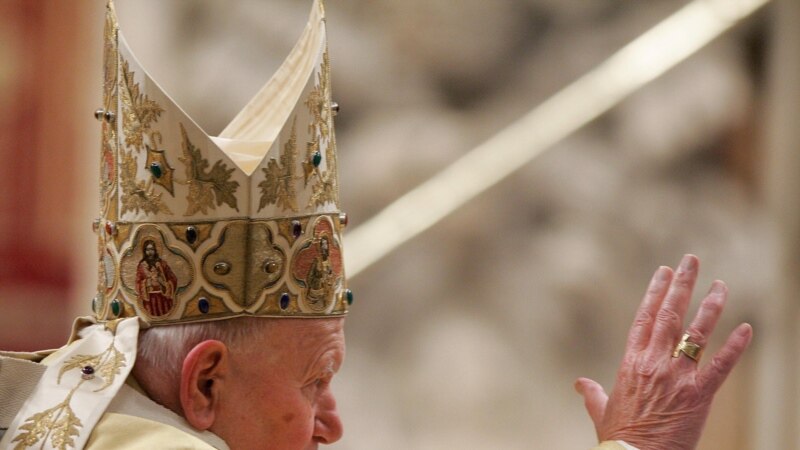 Lumini și umbre la aniversarea Papei Ioan Paul al II-lea