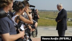 Samit u Viminacijumu pratili su sa velikom pažnjom svi mediji u regionu, na fotografiji Boris Tadić pred kamerama i fotoaparatima, 2. juli 2011