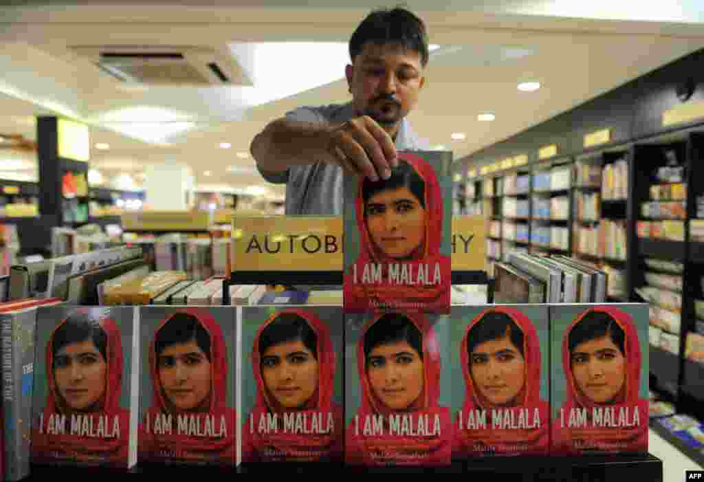 A salesman arranges copies of I Am Malala, Yousafzai&#39;s memoir co-authored with British journalist Christina Lamb,&nbsp;at a bookstore in Ahmedabad, India, on October 9, 2013.&nbsp;