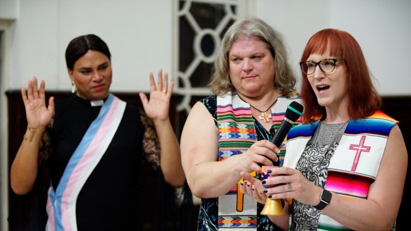 На Кубе трансгендерные священники провели богослужение