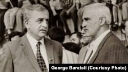 Վրաստանի անկախության շարժման առաջնորդներ Զվիադ Գամսախուրդիան (ձախից) և Մերաբ Կոստավան 1980-ականների վերջին