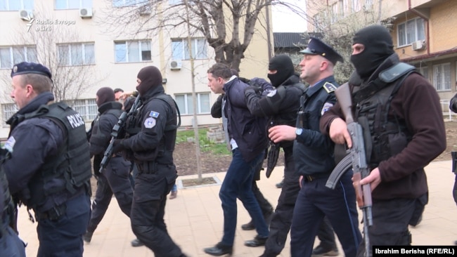 Arrestimi dhe deportimi i Marko Gjuriqit nga Policia e Kosovës, pasi s'e ka përfillur ndalesën e lëshuar nga Qeveria e Kosovës dhe është futur në Mitrovicë.