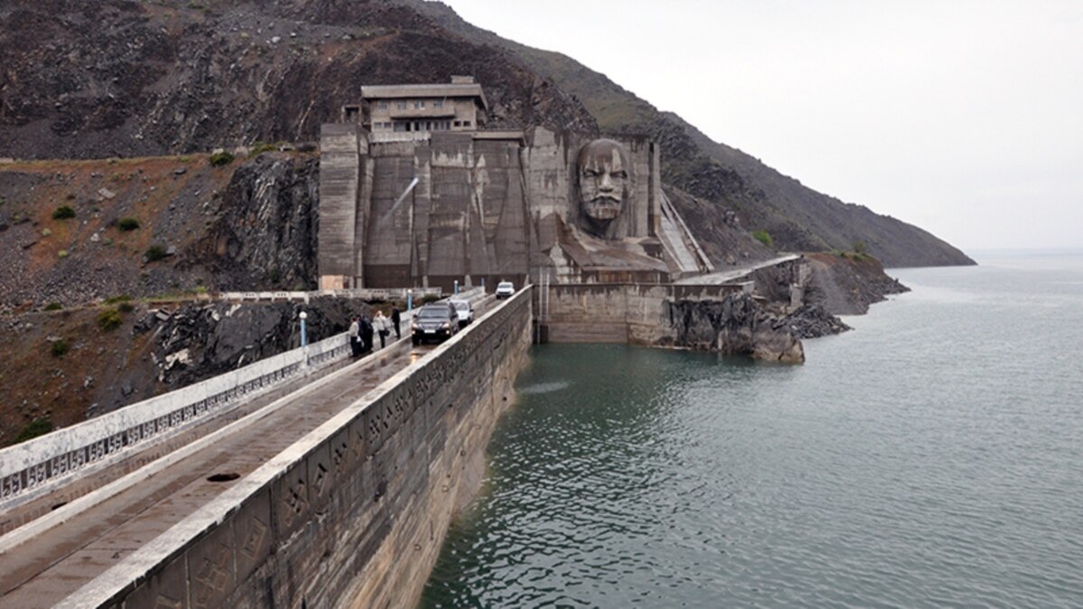 На Кировском водохранилище в Кыргызстане производят аварийный сброс воды