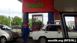 Uzbekistan - UzGazOil petrol station in Tashkent, 15May2012