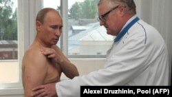 Володимир Путін на прийомі у лікаря. Архівне фото