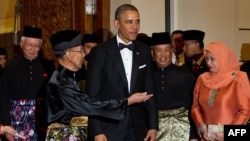 Барак Обама в Куала-Лумпуре на ужине с участием малайзийского монарха