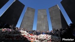 Armenia - An official ceremony at the Tsitsernakabert memorial in Yerevan marking the 99th anniversary of the Armenian genocide in Ottoman Turkey, 24Apr2014.