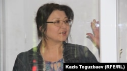 Оппозициялық Nakanune.kz сайтының редакторы Гузял Байдалинова сот залында. Алматы, 13 мамыр 2016 жыл.