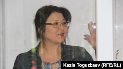 Гузяль Байдалинова, собственник и редактор оппозиционного сайта Nakanune.kz, обвиняемая в "распространении заведомо ложной информации" в статьях о Казкоммерцбанке. Алматы, 13 мая 2016 года.