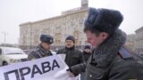 Лидер партии «Яблоко» Сергей Митрохин во время пикета в защиту прав собственников земельных участков в поселке «Речник»
