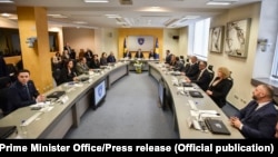 Kako će Vlada Kosova (na fotografiji) odgovoriti na izazov dijaloga sa Srbijom