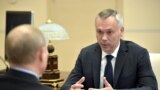 Президент РФ Владимир Путин и врио главы Новосибирской области Андрей Травников во время встречи в Ново-Огарево 