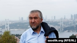 Узбекский писатель Нурулло Отаханов (Нурулло Мухаммад Рауфхон).
