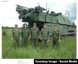 Военнослужащие 53-й зенитно-ракетной бригады у установки "Бук".