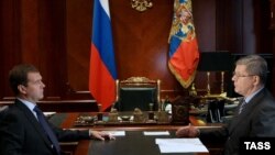 President Dmitry Medvedev (left) meets with Prosecutor-General Yury Chaika to discuss fire response