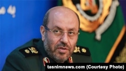 وزیر دفاع ایران می‌گوید که در اقدامات دفاعی از جمله آزمایش‌های موشکی توقف نمی‌کنیم.
