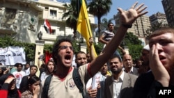 Протести пред саудиската амбасада во Каиро на 24 април 2012.
