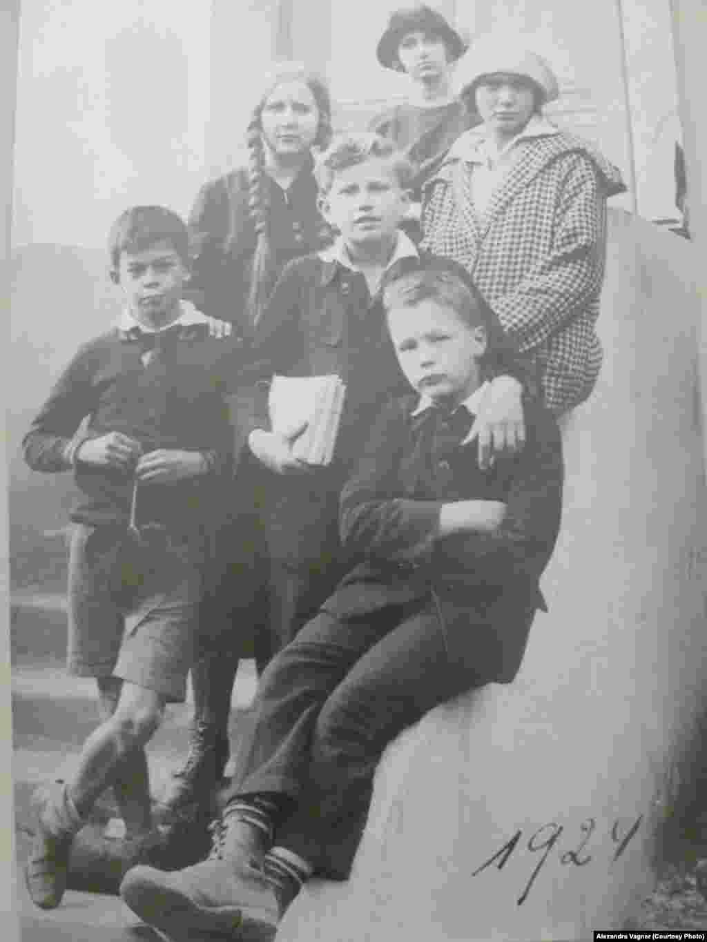 Прагадағы орыс эмигранттарының балалары. 1924 жыл.&nbsp;