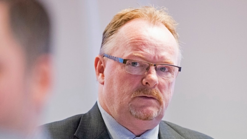 Норвегиялык министр талаштуу жеке сапарлары үчүн иштен кетти