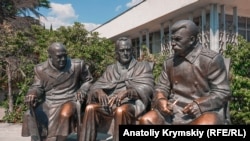 Памятник участникам Ялтинской конференции, поставленный в Ливадии, в окрестностях Ялты, в аннексированном Россией Крыму