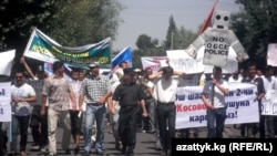 ÝHHG-niň polisiýasynyň Gyrgyzystana iberilmegi boýunça proýekte protest bildirilýär, Oş, Gyrgyzystan, 26-njy iýul.