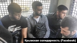 Крымские татары, задержанные возле здания Верховного суда России. Москва, 11 июля 2019 года
