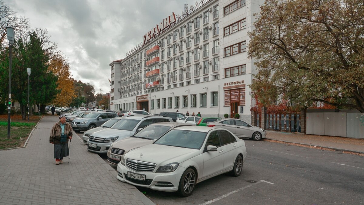 Прогулка по Севастополю: Большая Морская улица перед реконструкцией  (фотогалерея)