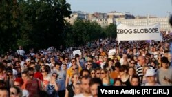 Protest građana zbog demoliranja objekata u naselju Savamala, Beograd, jun 2016.