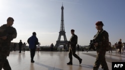 French servicemen at the Eiffel Tower in Paris. (file photo)