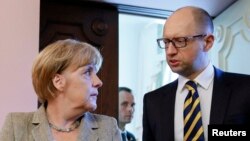 Angela Merkel i Arseny Yatseniuk, sastanak u Kijevu, 23. avgust