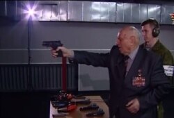 Нягледзячы на ўзрост, Аляксей Бацян яшчэ некалькі гадоў таму выдатна страляў, гуляў у валейбол і катаўся на ровары