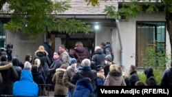 Red za pregled ispred COVID ambulante u beogradskoj opštini Zemun, 12. novembar