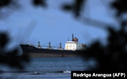 Северокорейское судно с грузом кубинского оружия у берегов Панамы 27 ноября 2013 г.