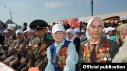 Җиңү көне бәйрәмендә катнашкан ветераннар, 9 май 2011 ел, Казан 